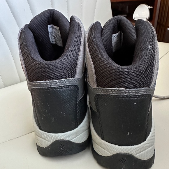 Columbia Women's Hiking Boots 9 - Picture 3 of 10